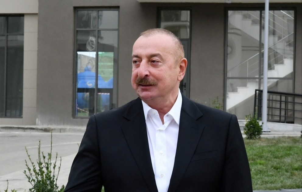 Prezident Füzulidə sakinlərlə görüşdə şəhidlərimizdən danışarkən kövrəldi