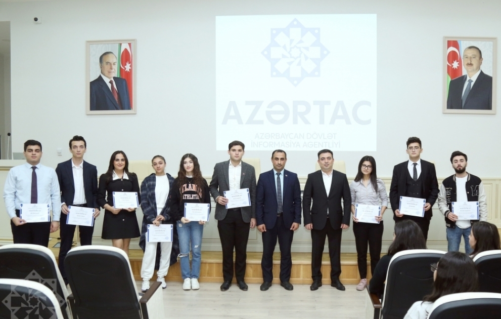AZƏRTAC-da təcrübəçilərə sertifikatlar təqdim edildi