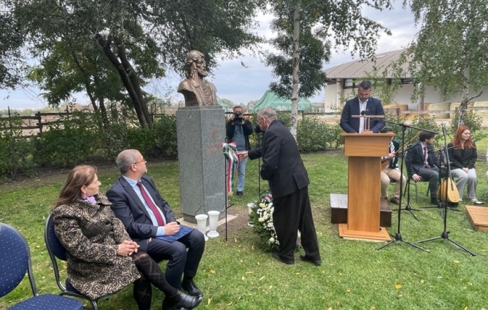Macarıstanın Lakitelek şəhərində Nizami Gəncəvinin büstü açılıb