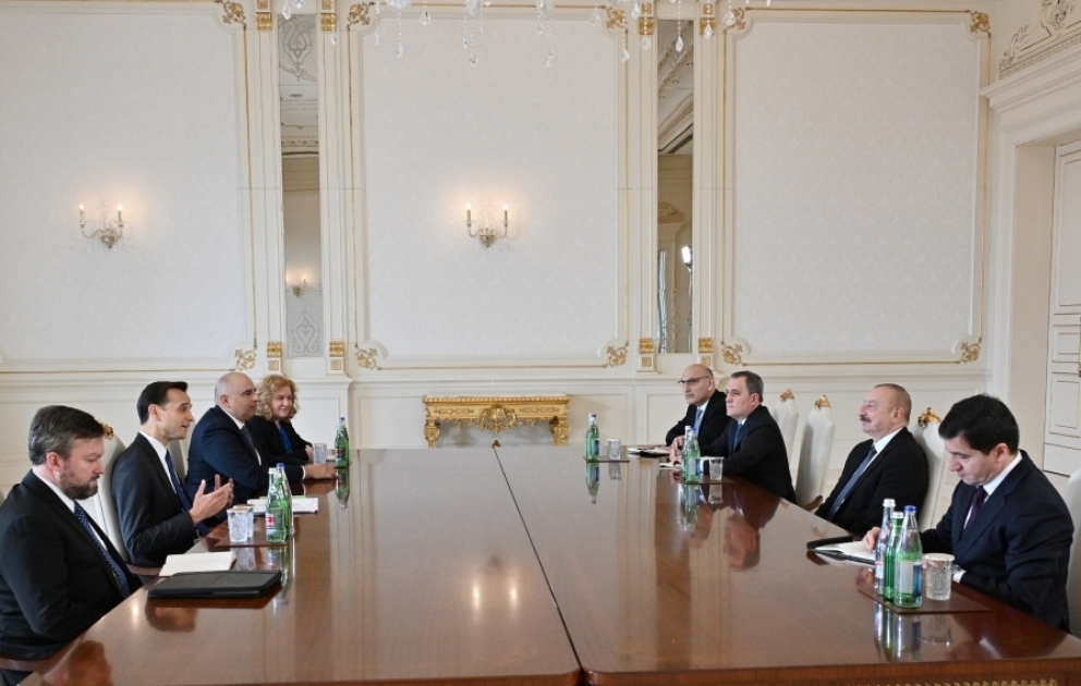 Präsident Ilham Aliyev empfängt Vertreter des US-Außenministeriums