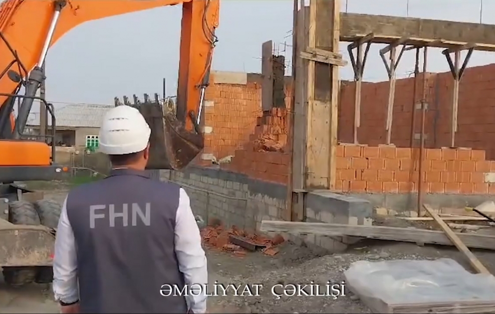 FHN tərəfindən qanunsuz tikili sökülüb