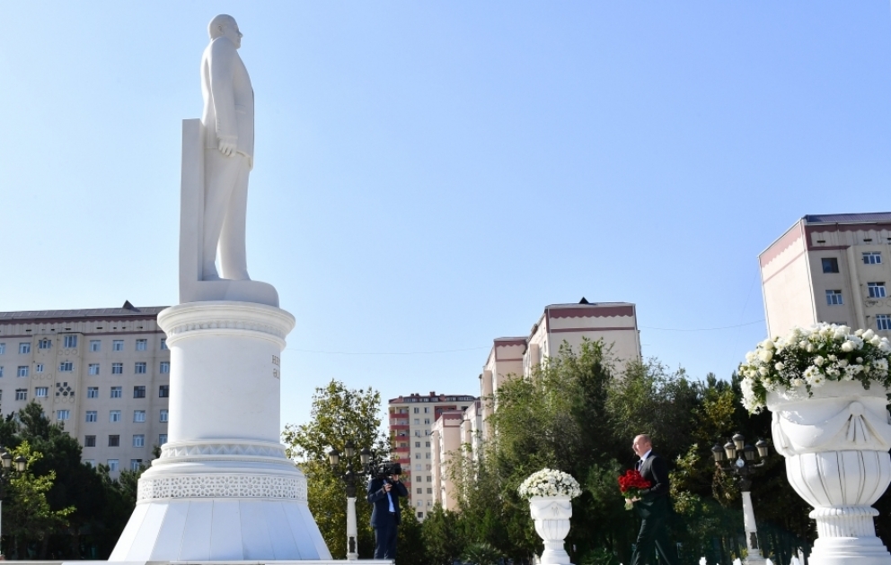 President Ilham Aliyev visited statue of Great Leader Heydar Aliyev in the city of Sumgayit
