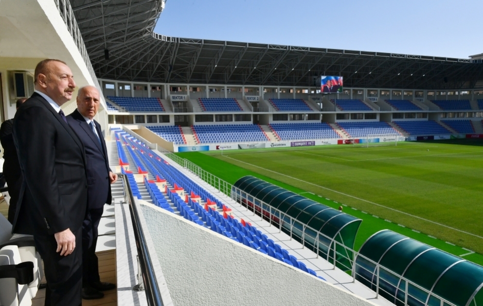 Präsident Ilham Aliyev inspiziert im Mehdi Huseynzade Stadion geschaffene Bedingungen