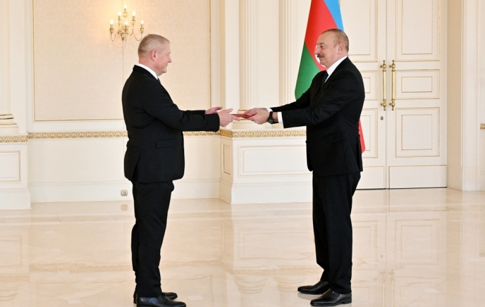 Президент Ильхам Алиев принял верительные грамоты новоназначенного посла Латвии в Азербайджане