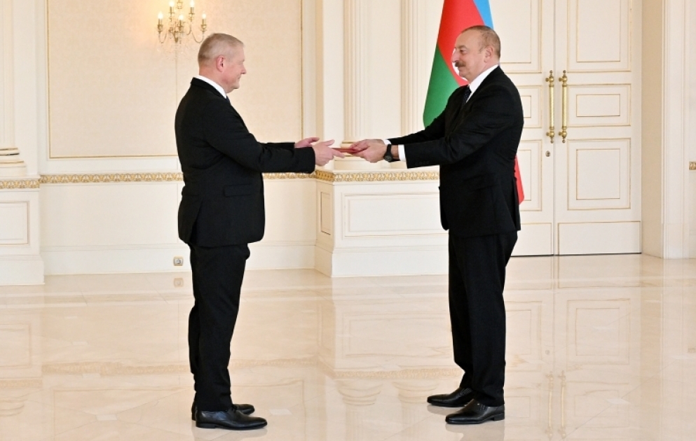 Le président Ilham Aliyev reçoit les lettres de créance du nouvel ambassadeur de Lettonie en Azerbaïdjan