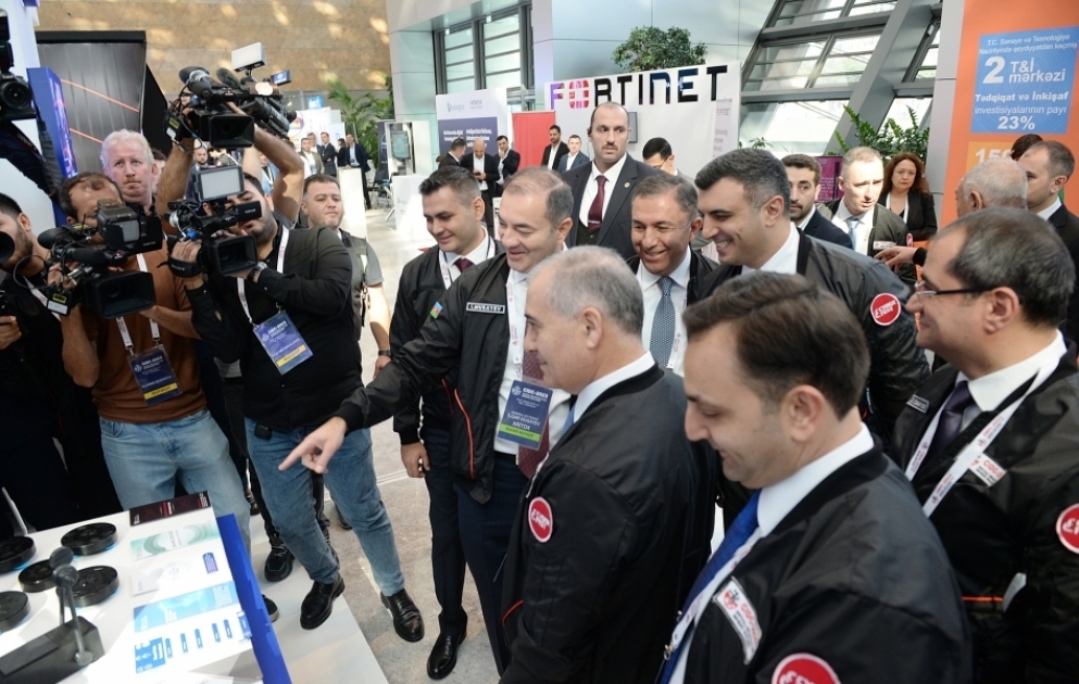 “CIDC-2023” tədbirinin rəsmiləri “Kibertəhlükəsizlik həlləri” sərgisi ilə tanış olublar