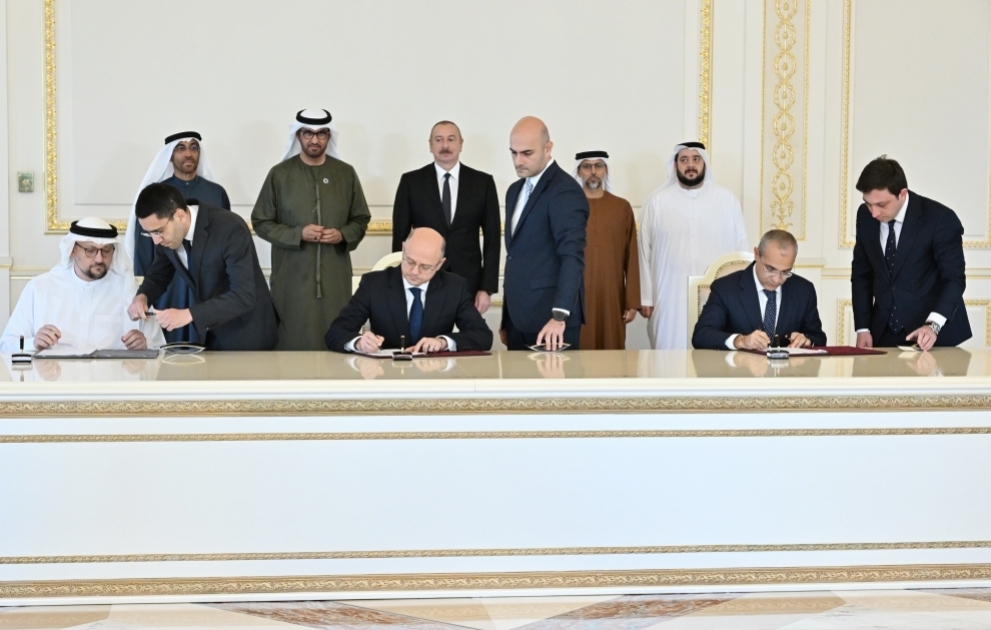 Aserbaidschanische Regierung und Unternehmen Masdar der Vereinigten Arabischen Emirate unterzeichnen Dokumente