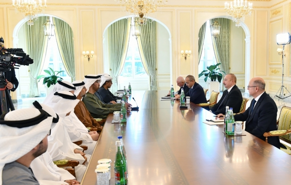 Präsident Ilham Aliyev empfängt VAE-Delegation um Minister für Industrie und Hochtechnologie