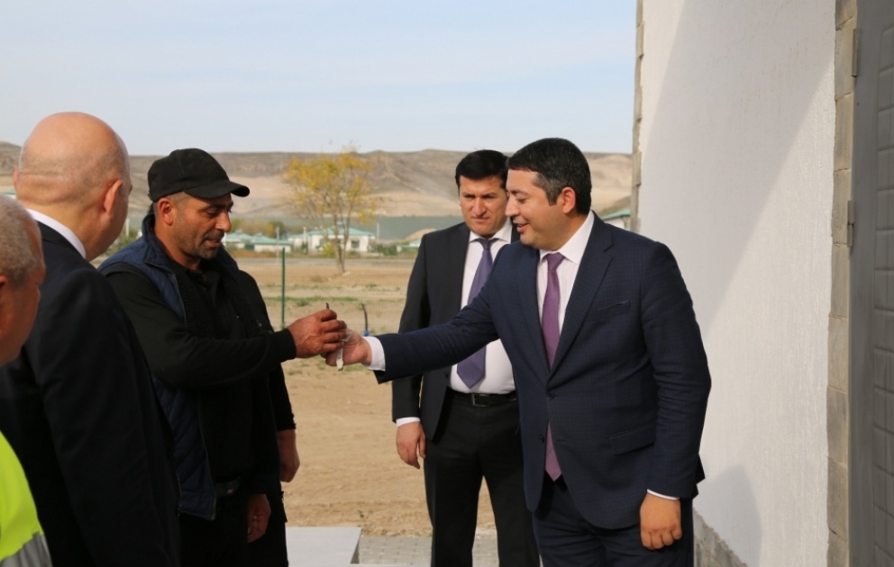 Ağalı kəndinə köç edən ailələrə mənzillərin açarı təqdim edilib