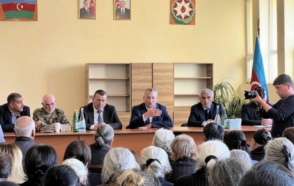 Dövlət Komitəsinin sədri Xankəndi sakinləri ilə görüşüb