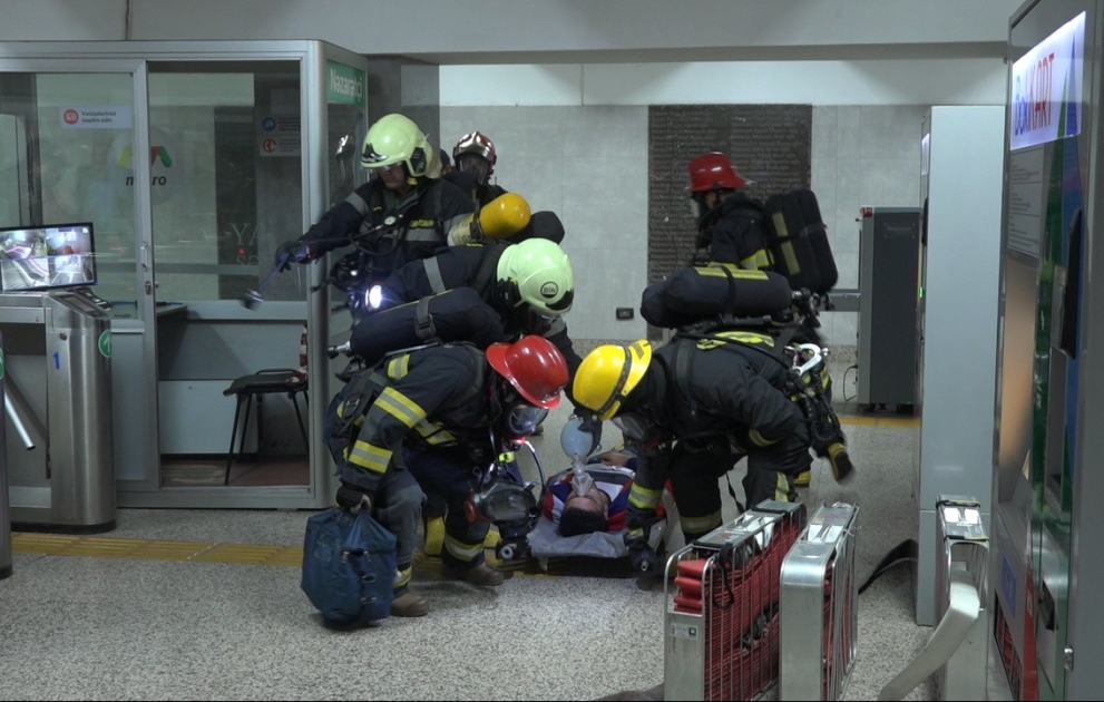 МЧС Азербайджана провело учения в метро