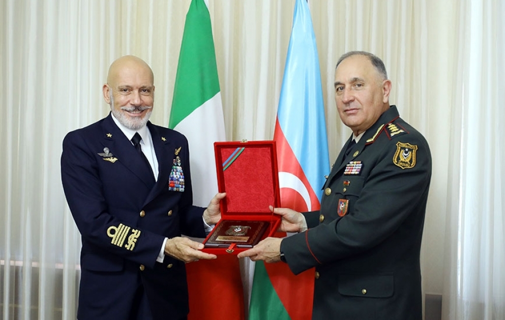 Le chef d'état-major des armées italiennes arrive en Azerbaïdjan