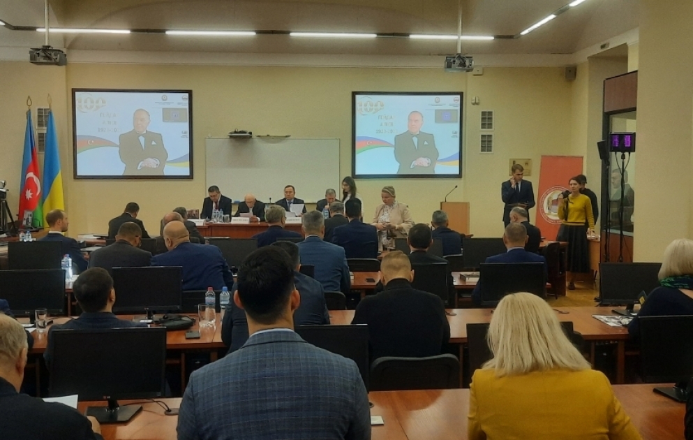 Kiyev Milli Universitetində Ulu Öndər Heydər Əliyevin 100 illiyinə həsr olunan dəyirmi masa keçirilib