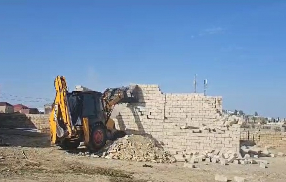 Fövqəladə Hallar Nazirliyi tərəfindən qanunsuz tikililər sökülüb