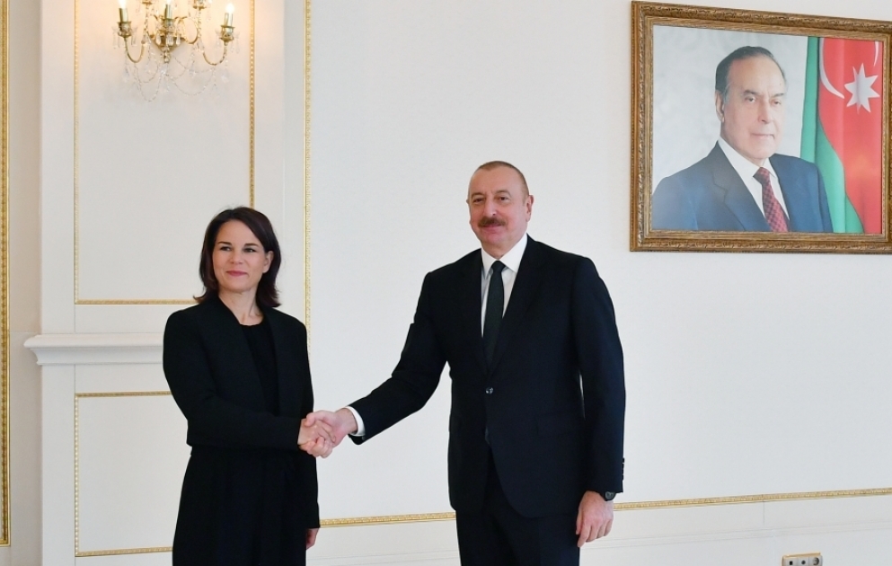 Präsident Ilham Aliyev empfängt deutsche Außenministerin