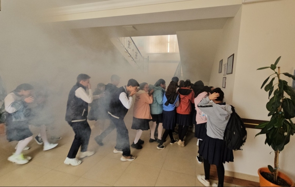 FHN məktəbdə təlim keçirib