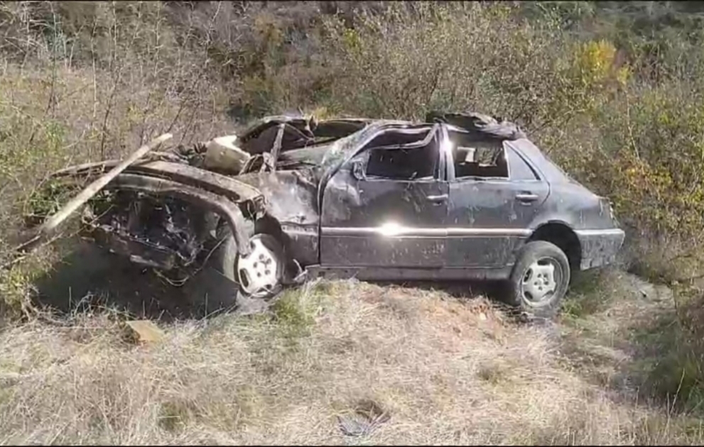Ağsu dolaylarında maşın aşıb, iki nəfər ölüb