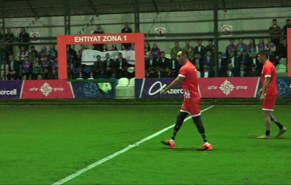 Hər iki ayağını itirən qazi indi ən hündür zirvələrə qalxır, futbol oynayır REPORTAJ