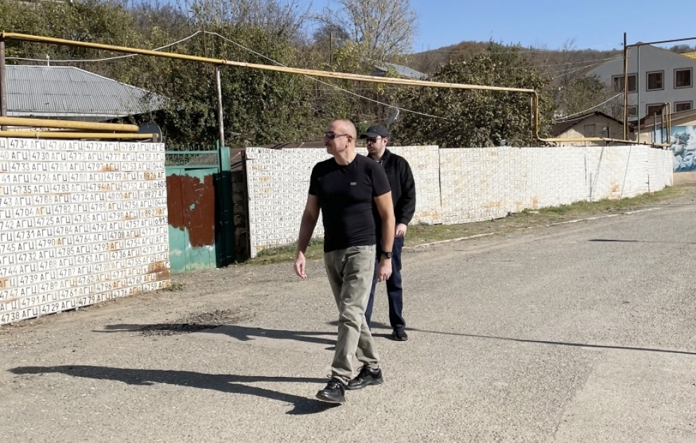 Президент Ильхам Алиев и первая леди Мехрибан Алиева посетили село Венгли Кяльбаджарского района