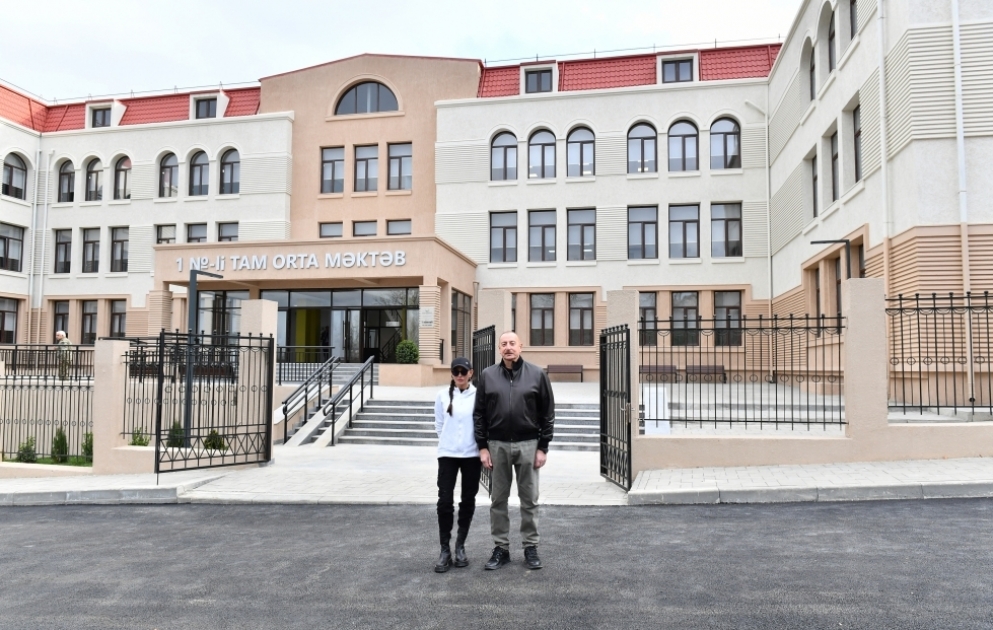 Schuscha: Präsident Ilham Aliyev weiht städtische Mittelschule Nr. 1 ein