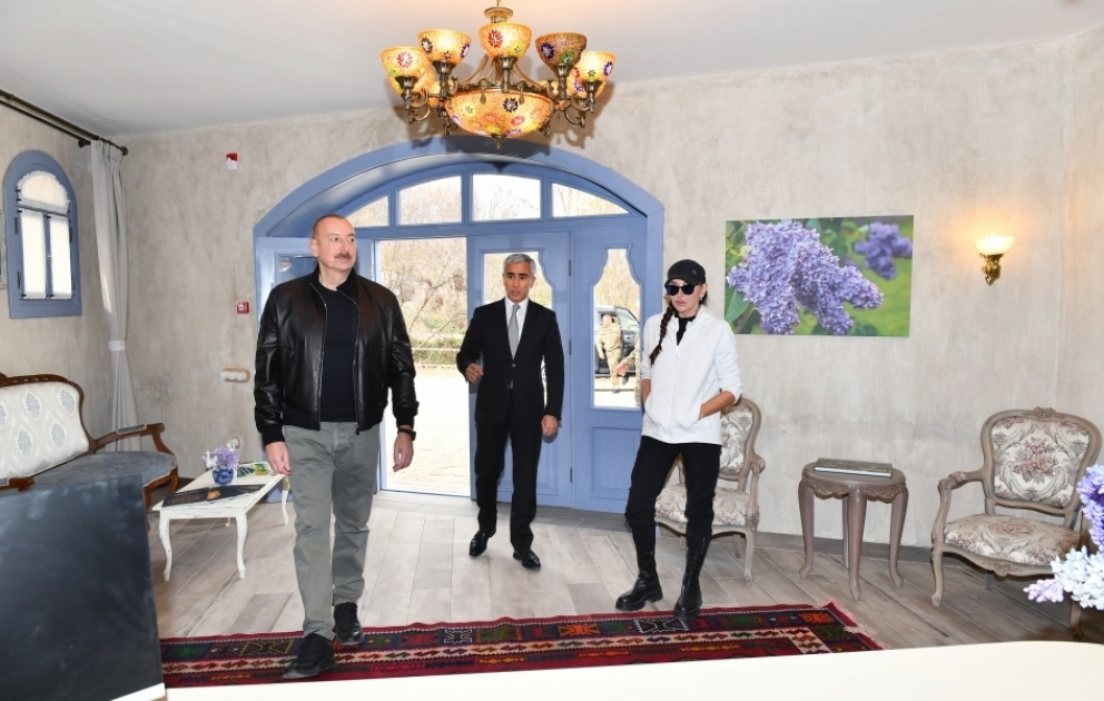 Präsident Ilham Aliyev und First Lady Mehriban weihen Hotel „Yasaman“ in Schuscha ein