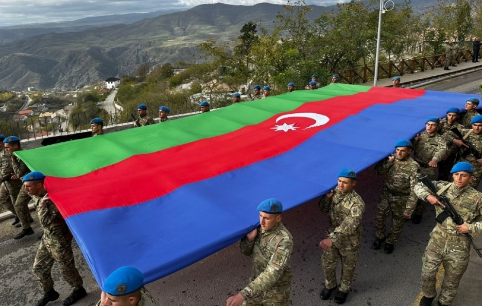 Zəfər Günündə Laçında Bayraq yürüşü
