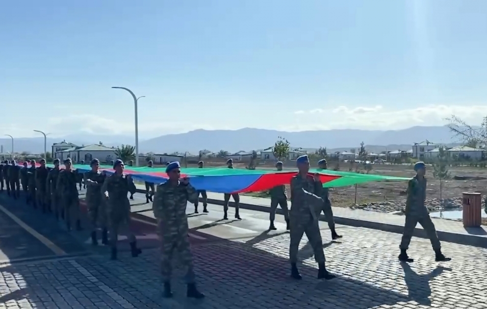 Zəngilanda hərbçilərin iştirakı ilə Bayraq Yürüşü keçirilib
