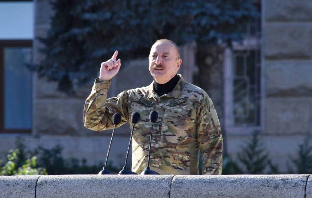 Xankəndi şəhərində Vətən müharibəsində əldə edilən Zəfərin üçüncü ildönümünə həsr olunan hərbi parad keçirilib Prezident İlham Əliyev və birinci xanım Mehriban Əliyeva paradda iştirak ediblər