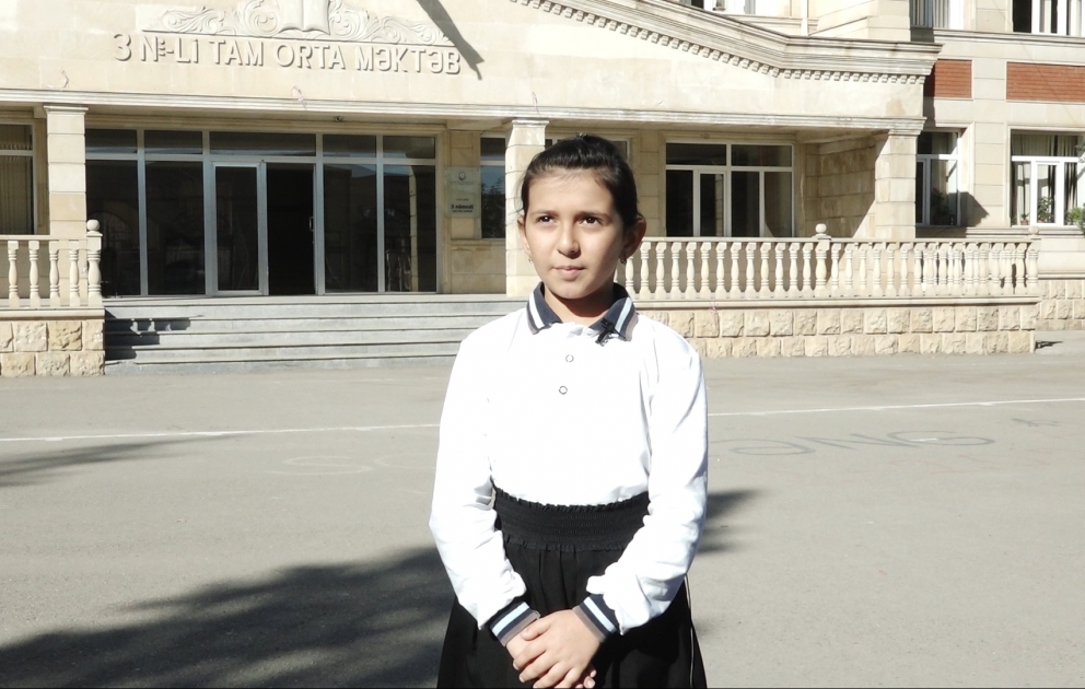 Söylədiyi şeirlə sosial şəbəkə izləyicilərinin böyük marağına səbəb olan şagird