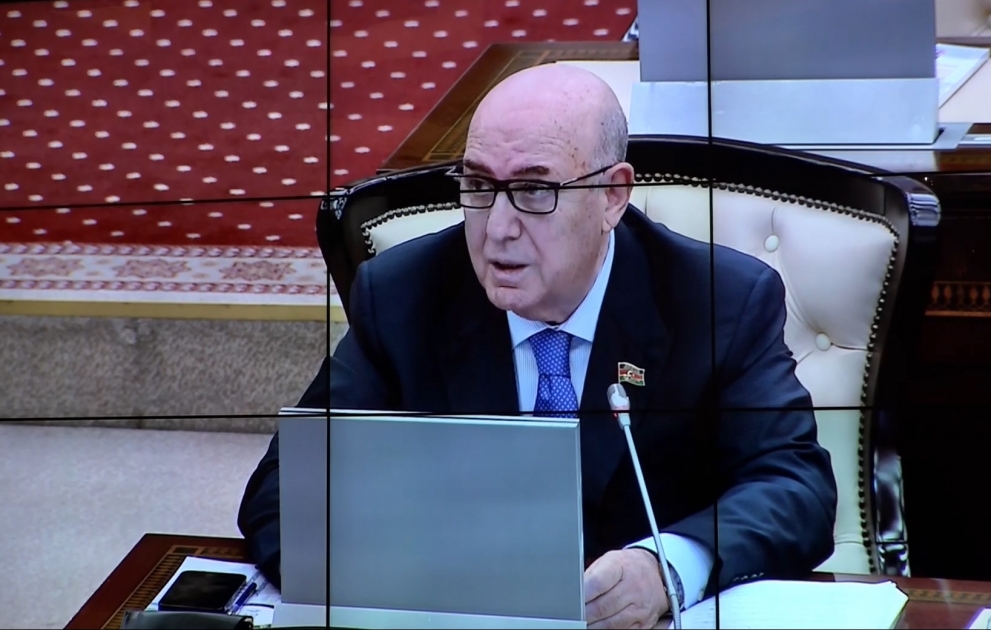 Расходы на здравоохранение увеличены до 1,9 миллиарда манатов