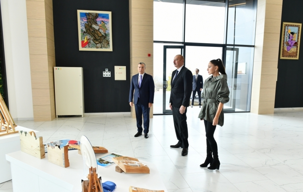 Le président Ilham Aliyev et la première dame Mehriban Aliyeva participent à l'inauguration de la branche « DOST EVI » du Centre de développement inclusif et de créativité DOST à Ismayilli