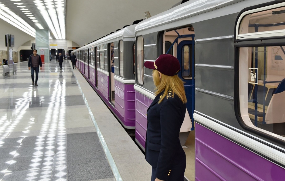 Metronun “Xalqlar dostluğu” stansiyasında sərnişinlər qatardan düşürülüb