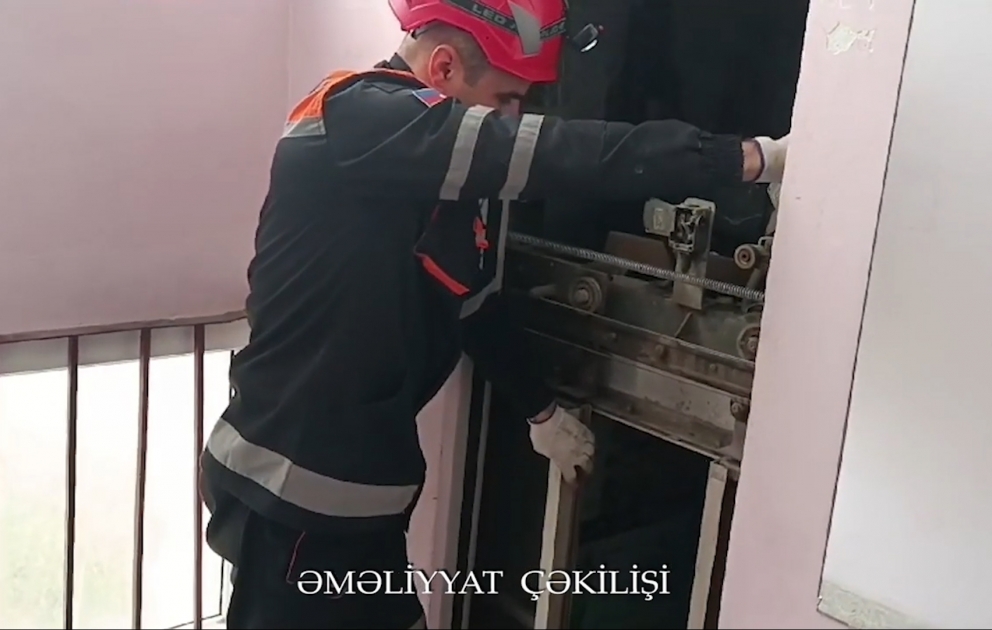 Liftdə qalan vətəndaşlar belə xilas olundu