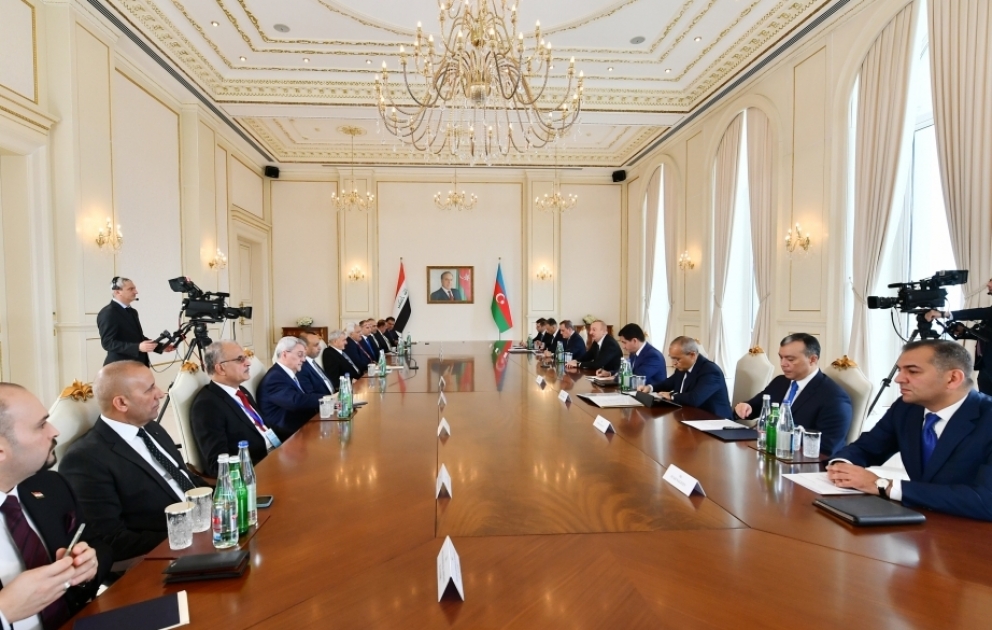 Präsident Ilham Aliyev und Präsident Abdullatif Jamal Rashid treffen sich in erweitertem Format
