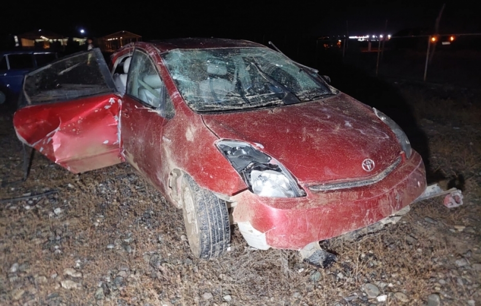 Hacıqabulda  "Toyota Prius" aşdı, iki nəfər öldü