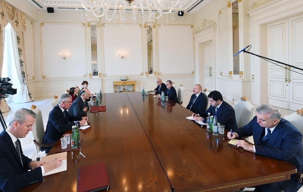 Le président Ilham Aliyev reçoit le sous-secrétaire d’État britannique Leo Docherty