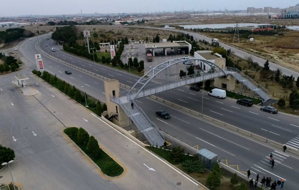 Yeni yerüstü piyada keçidi vətəndaşların istifadəsinə verilib
