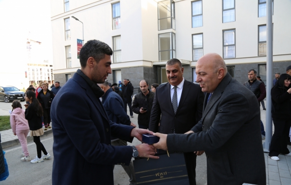 Füzulidə daha 25 ailəyə evlərinin açarları təqdim olunub