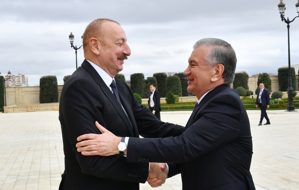 Präsident Ilham Aliyev trifft Usbekistans Präsident Shavkat Mirziyoyev