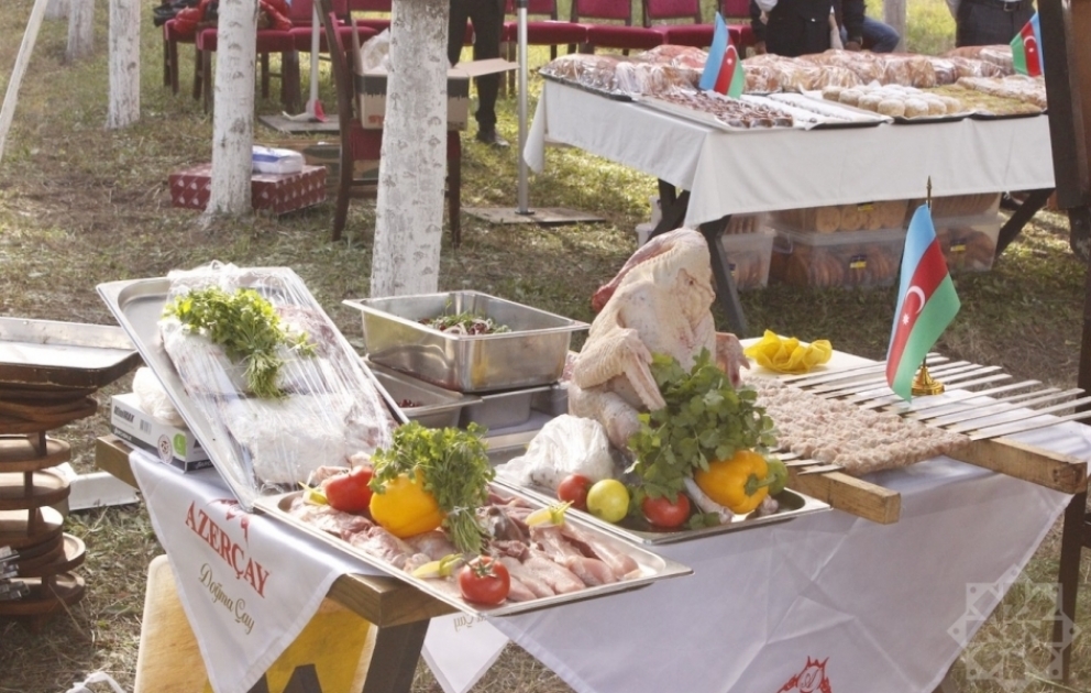 Biləsuvarda “Hind toyuğu festivalı” keçirilib