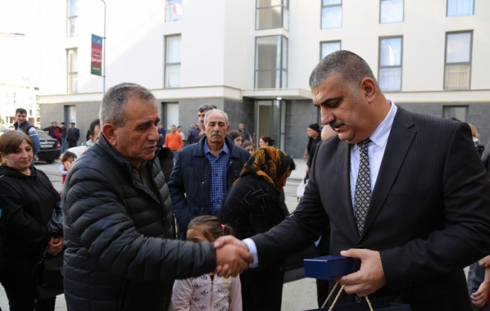 Füzulidə daha 25 ailəyə evlərinin açarları təqdim olunub
