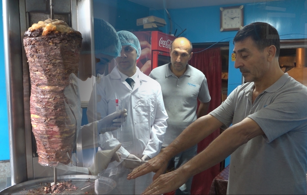 Dönərxanalarda qəfil yoxlamalar keçirildi – Bu nöqsanlar aşkar olundu