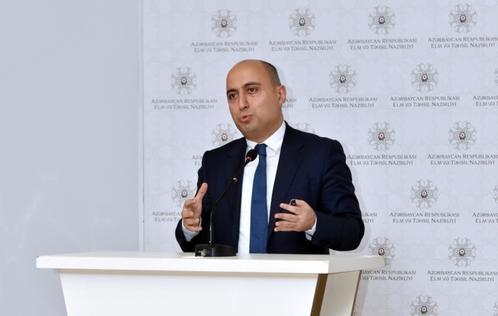 Emin Əmrullayev: Hazırda məktəblərdə qızılca ilə bağlı qapanmanın tətbiqi gözlənilmir