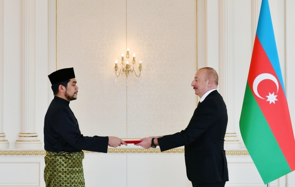 Le président de la République reçoit les lettres de créance du nouvel ambassadeur de Malaisie en Azerbaïdjan