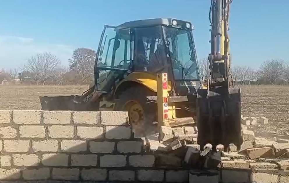 FHN qanunsuz tikililəri sökdü
