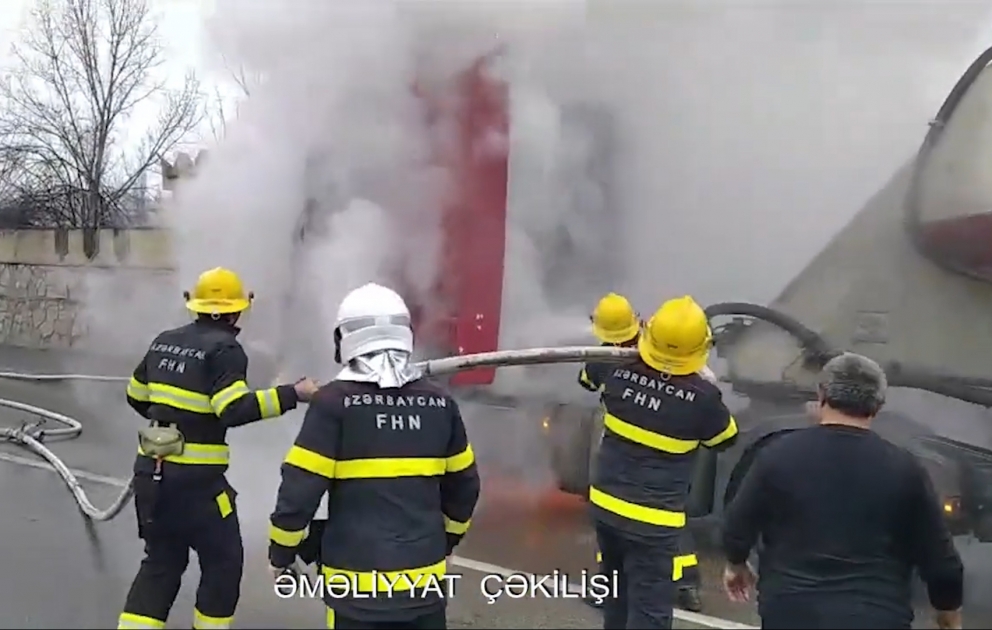 Bakı-Şamaxı yolunda avtomobildə baş verən yanğın söndürülüb