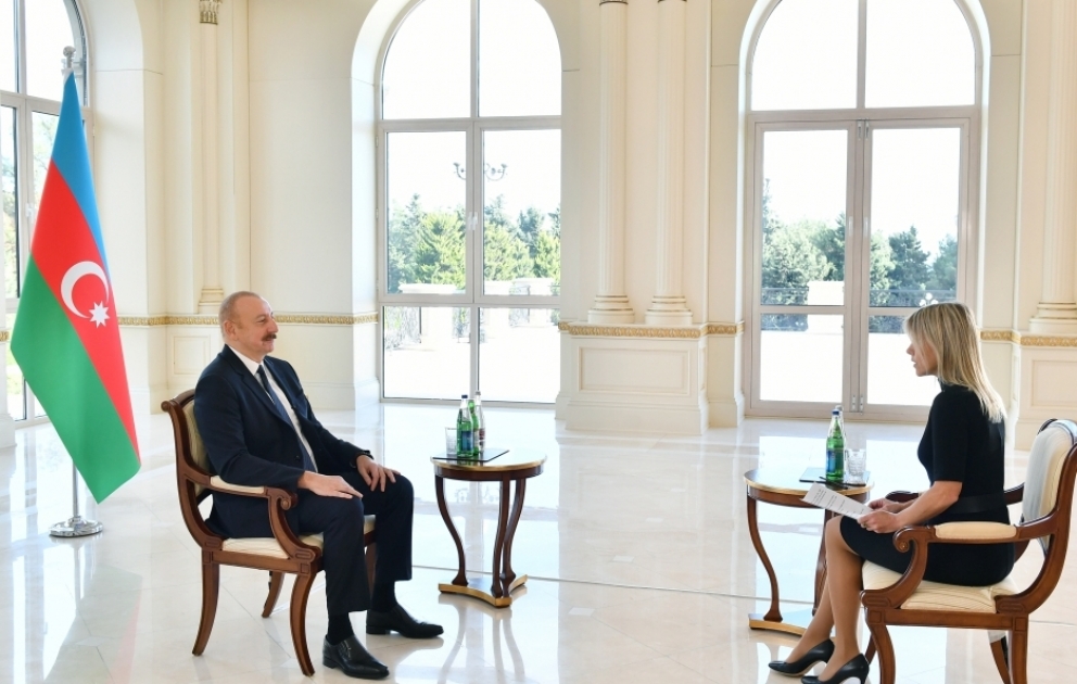 Le président Ilham Aliyev accorde une interview à la chaîne de télévision Euronews