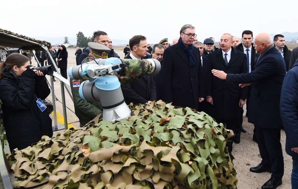 Президенты Ильхам Алиев и Александар Вучич осмотрели военную технику и оборудование