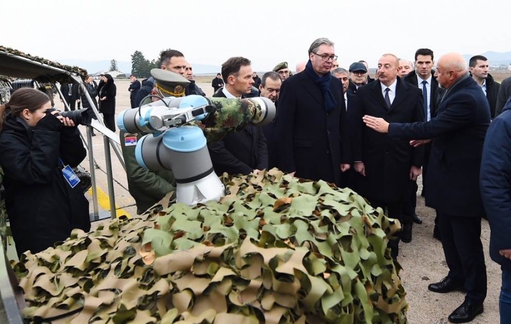 Presidents Ilham Aliyev and Aleksandar Vučić viewed military equipment