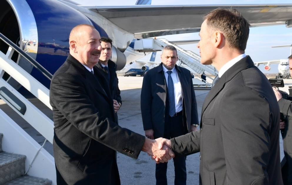 Präsident Ilham Aliyev zu Arbeitsbesuch in Serbien eingetroffen
